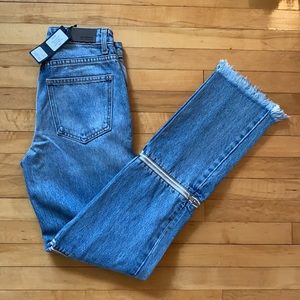 CLEARANCE NWT Carmar Juliet High Rise Relaxed Fit Zipper Leg Light Wash Jeans